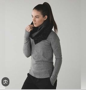 lululemon athletica Black and Gray Scarf